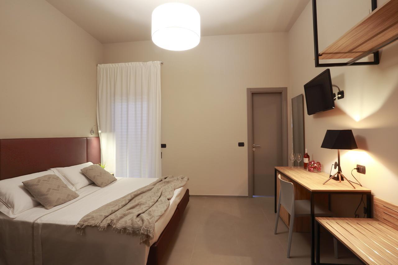 Hotel Aloisi Lecce Exterior photo